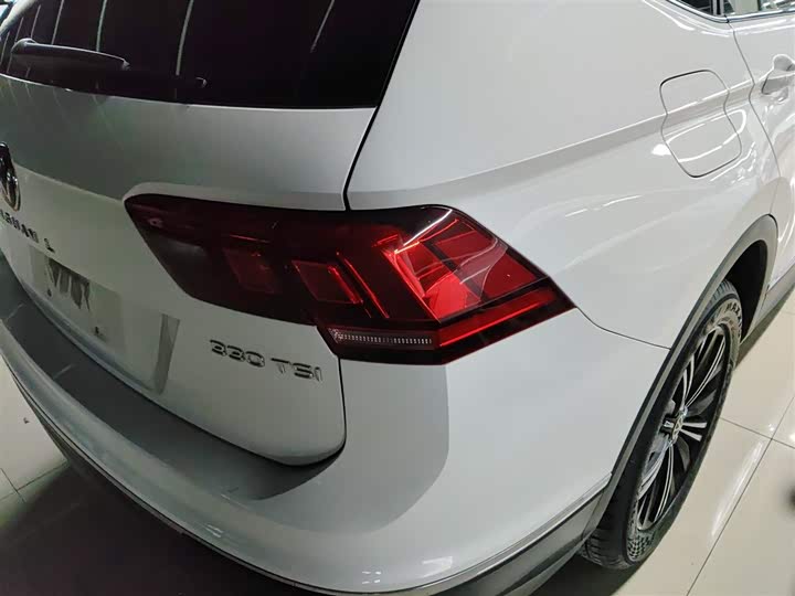 Фото 8 - Volkswagen Tiguan L Pro