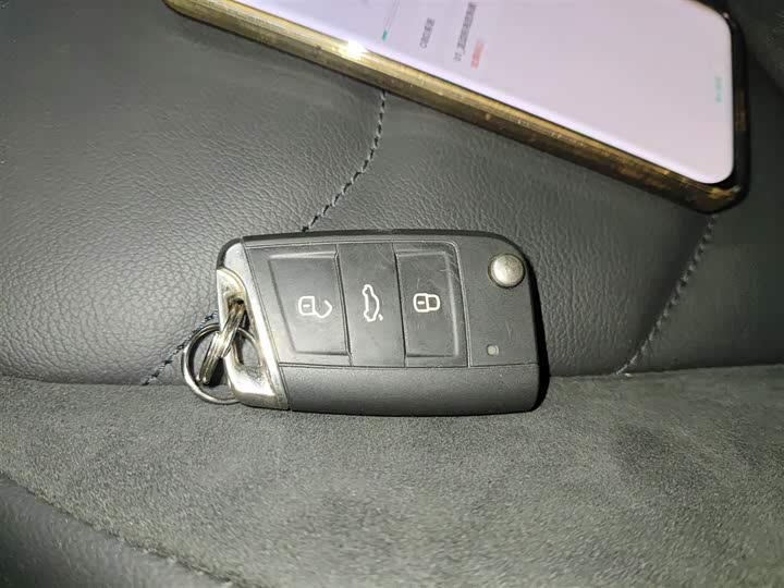 Фото 9 - Volkswagen Tiguan L Pro