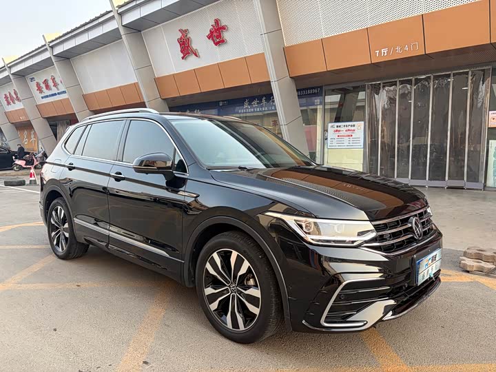 Фото 1 - Volkswagen Tiguan L Pro