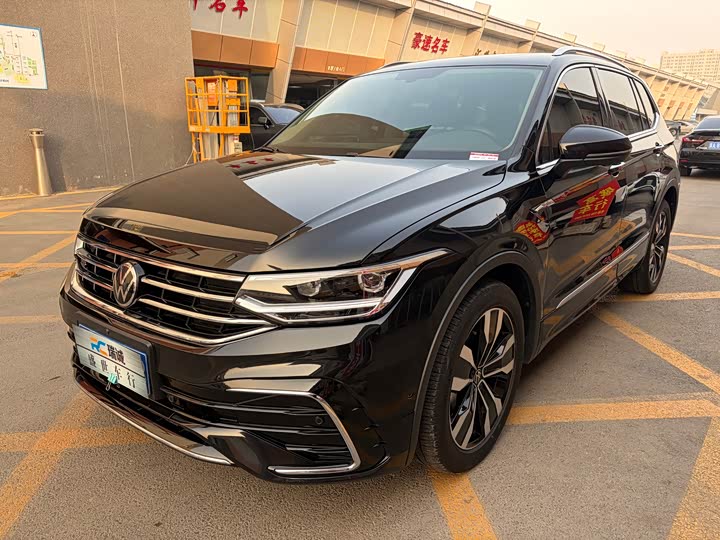 Фото 3 - Volkswagen Tiguan L Pro