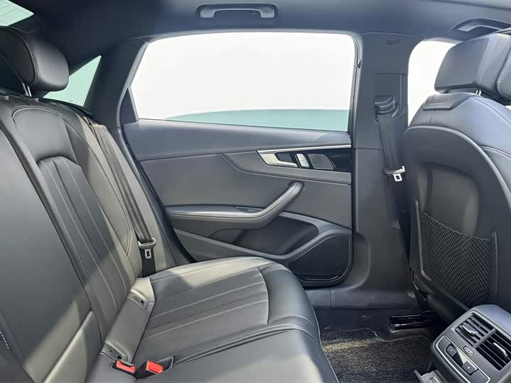 Фото 9 - Audi A4L