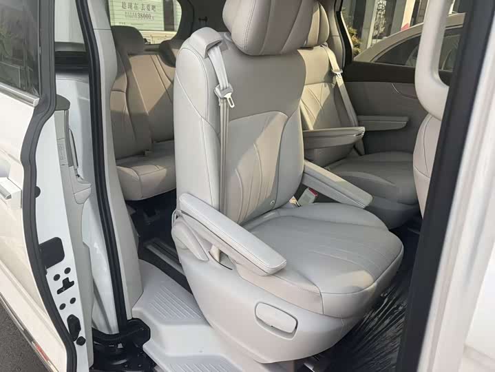 Фото 4 - Roewe iMax 8 EV