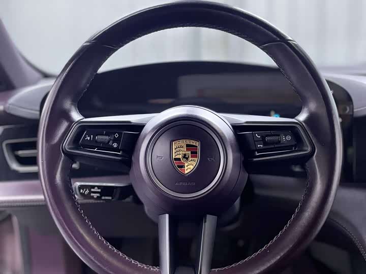Фото 2 - Porsche Taycan