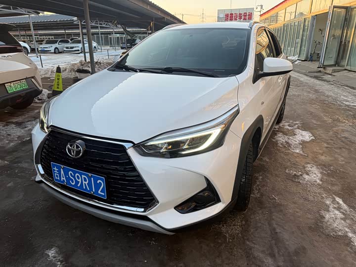 Фото 1 - Toyota Yaris L Hatchback