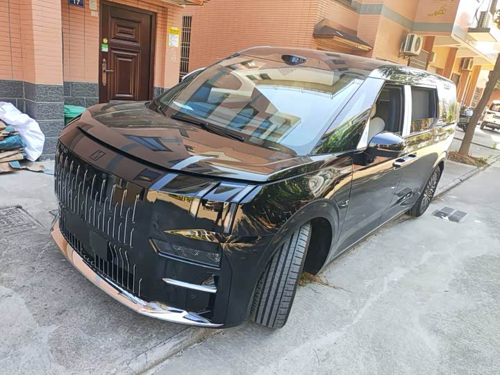 Фото 1 - Zeekr 009