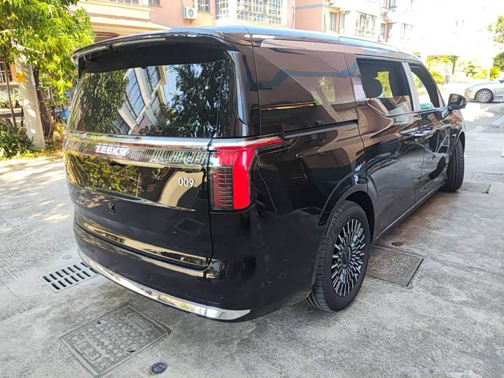 Фото 7 - Zeekr 009