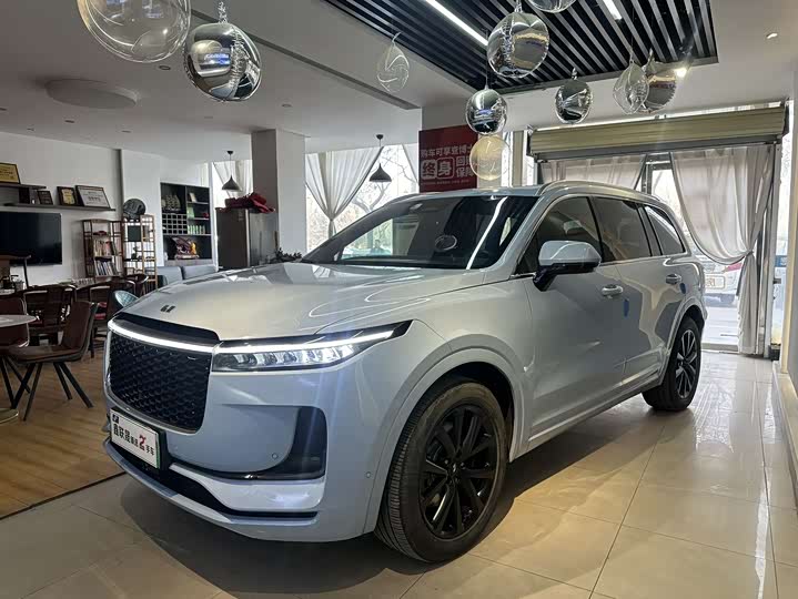 Фото 1 - LiXiang One