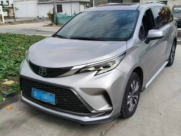 Фото 1 - Toyota Granvia