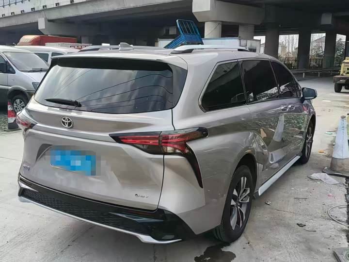 Фото 5 - Toyota Granvia