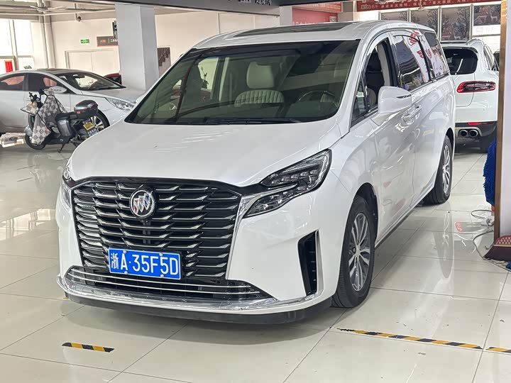 Фото 2 - Buick GL8 ES