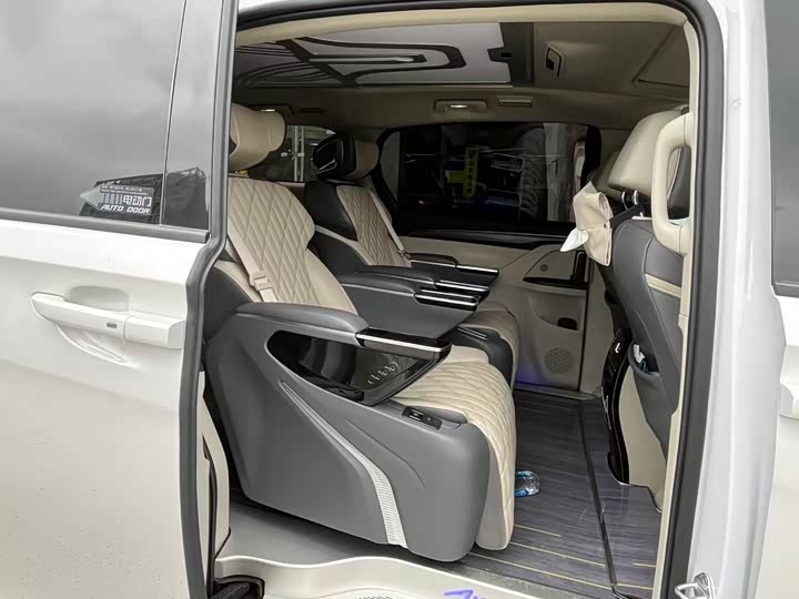 Фото 7 - Buick GL8 ES