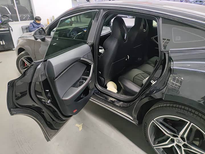 Фото 7 - MG Motor 7