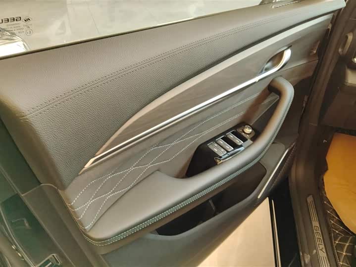 Фото 7 - Geely Monjaro