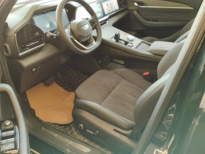 Фото 9 - Geely Monjaro