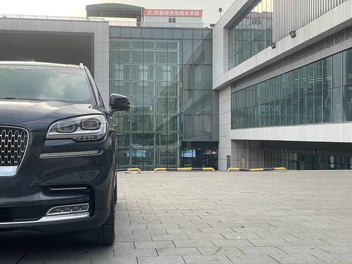 Фото 4 - Lincoln Aviator