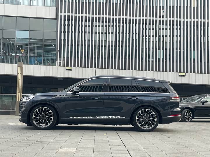 Фото 5 - Lincoln Aviator