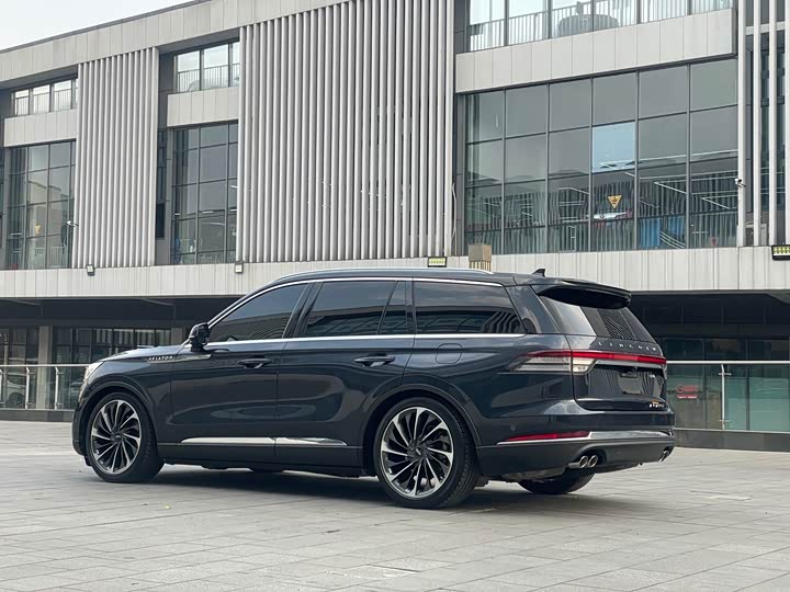 Фото 6 - Lincoln Aviator