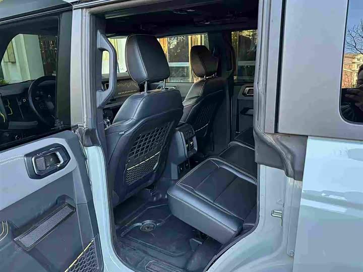 Фото 9 - Ford Bronco