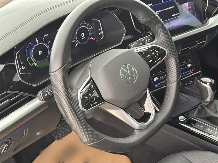 Фото 3 - Volkswagen Passat Hybrid