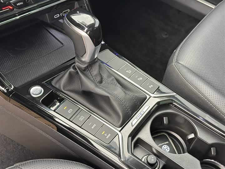 Фото 6 - Volkswagen Passat Hybrid