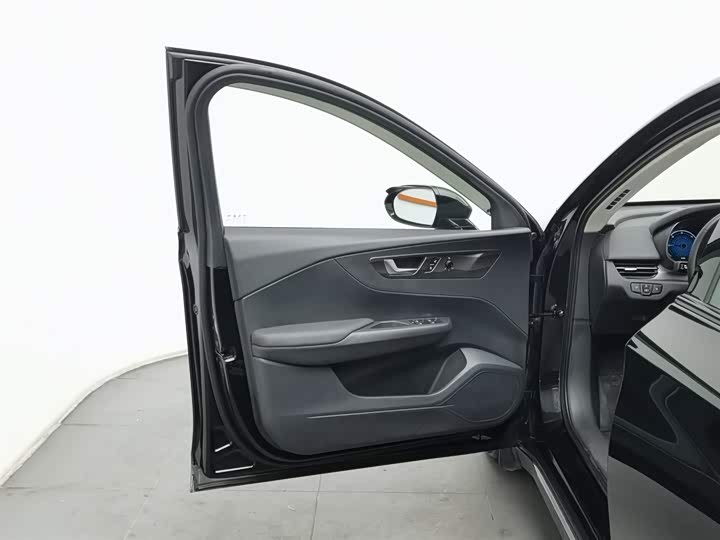 Фото 8 - Hongqi E-QM5