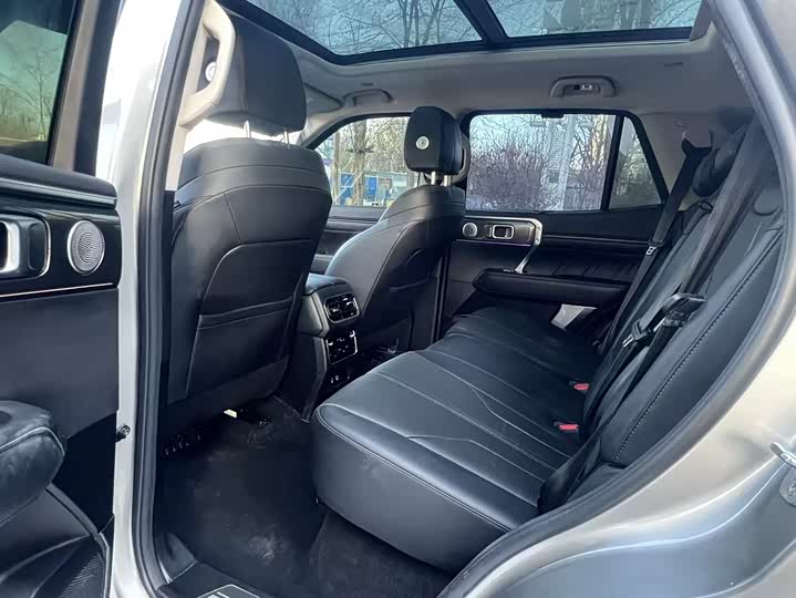 Фото 7 - Tank 400 Hybrid