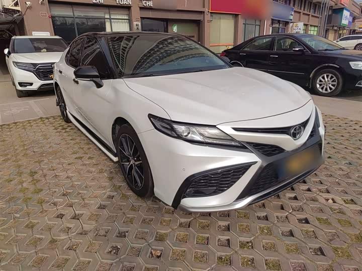 Фото 4 - Toyota Camry