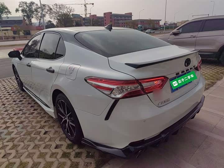 Фото 5 - Toyota Camry
