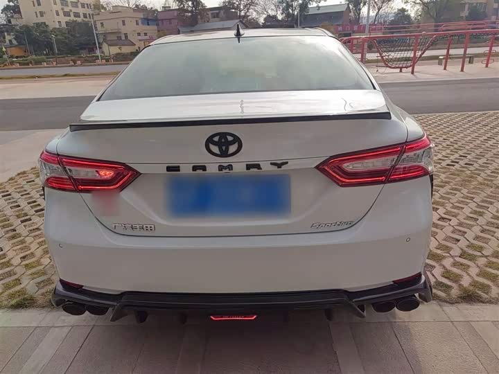 Фото 6 - Toyota Camry