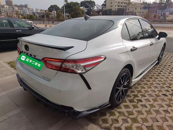 Фото 7 - Toyota Camry