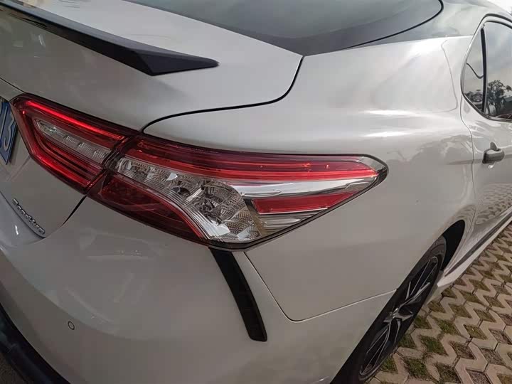 Фото 8 - Toyota Camry