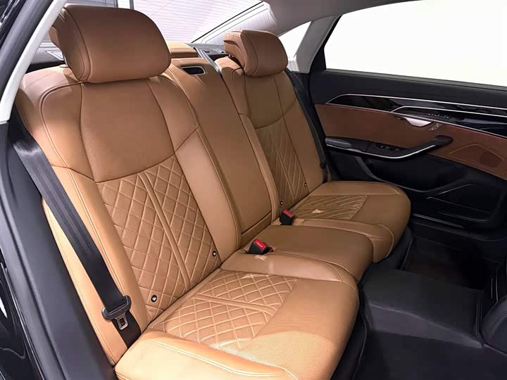 Фото 5 - Audi A8 Hybrid