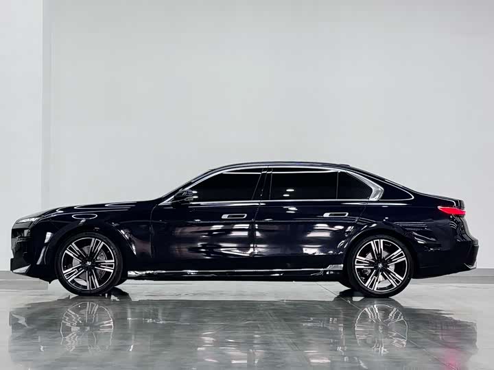 Фото 5 - BMW 7 Series