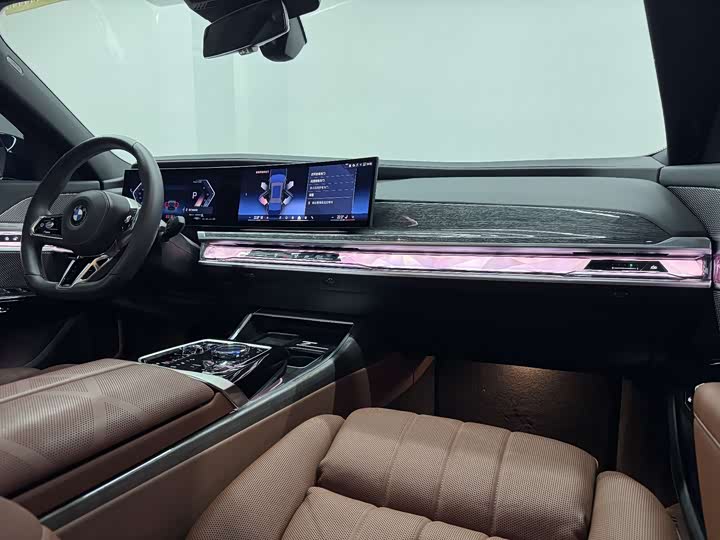 Фото 9 - BMW 7 Series