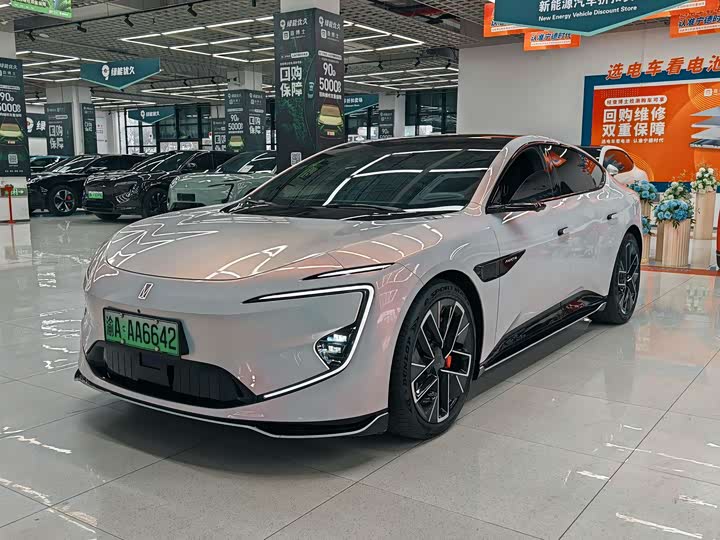 Фото 1 - Avatr 12