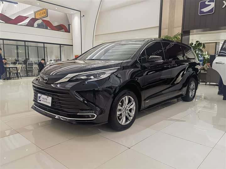 Фото 1 - Toyota Sienna