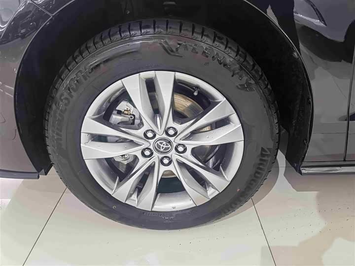 Фото 4 - Toyota Sienna