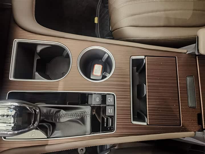 Фото 9 - Toyota Sienna