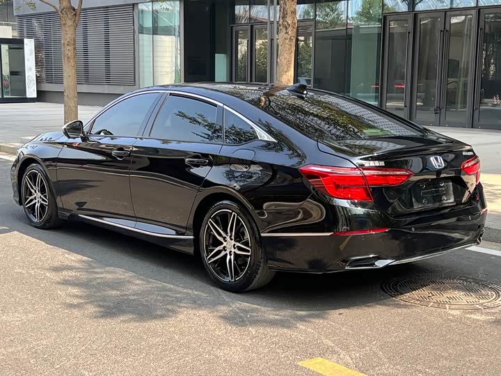 Фото 4 - Honda Inspire