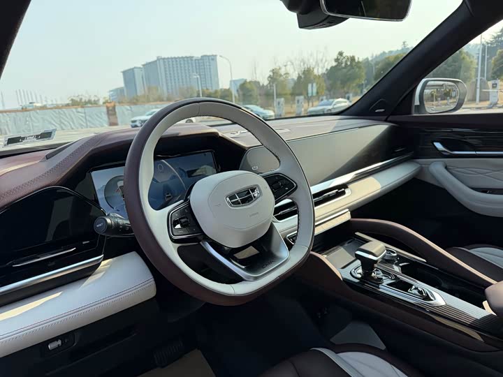 Фото 6 - Geely Monjaro