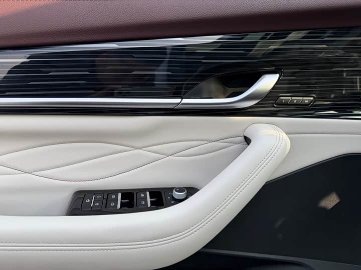 Фото 9 - Geely Monjaro