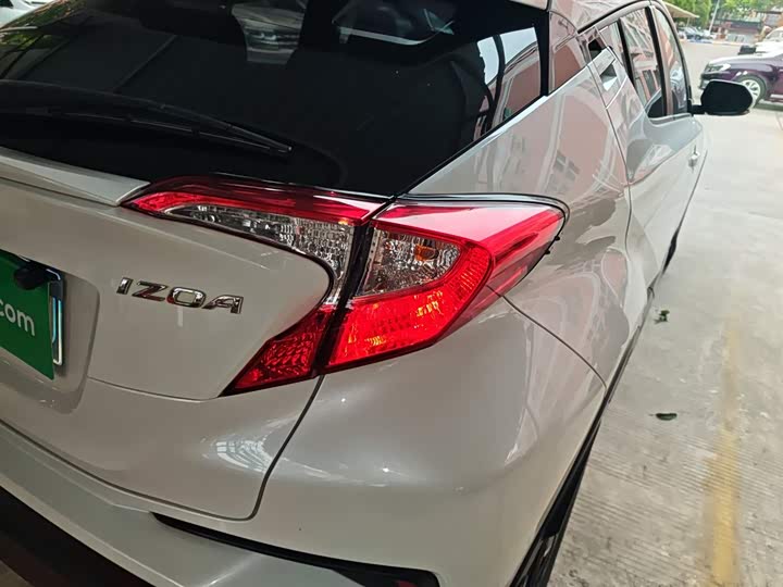 Фото 8 - Toyota Izoa