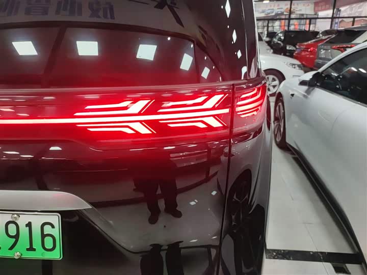 Фото 8 - Denza D9