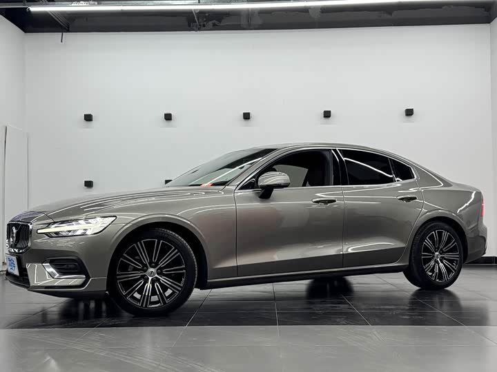 Фото 1 - Volvo S60