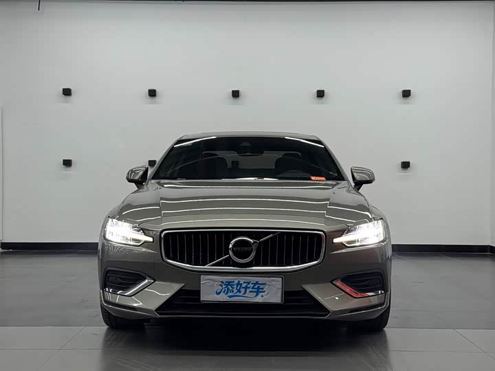 Фото 2 - Volvo S60