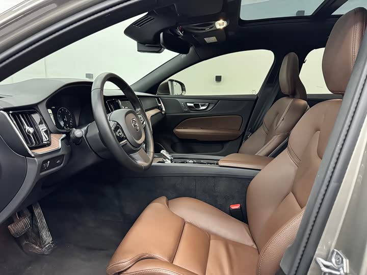 Фото 4 - Volvo S60