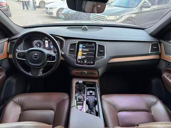 Фото 5 - Volvo XC90