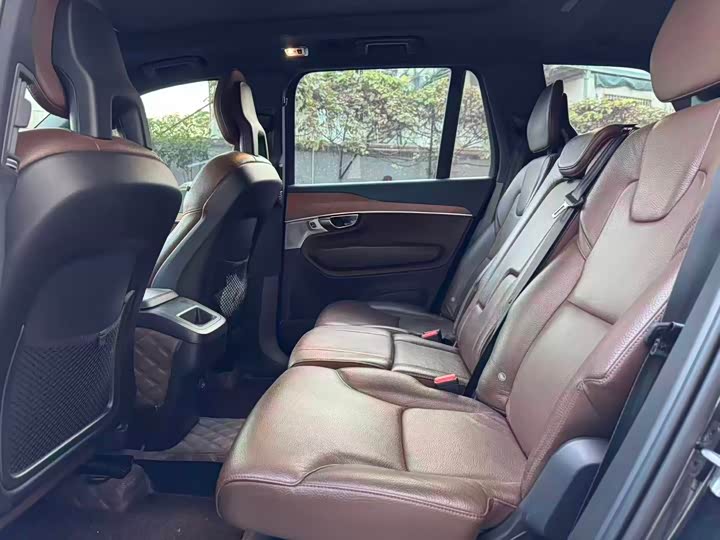 Фото 6 - Volvo XC90