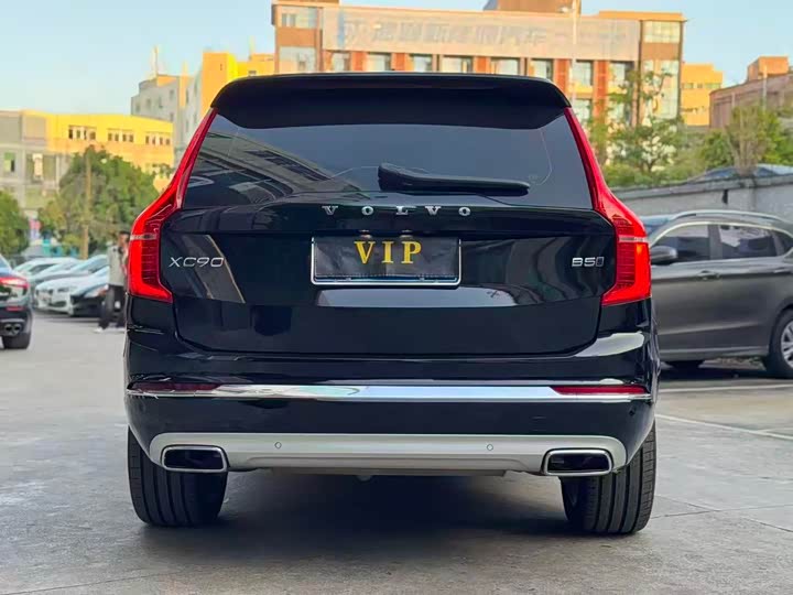 Фото 8 - Volvo XC90