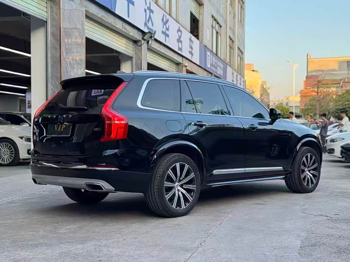 Фото 9 - Volvo XC90